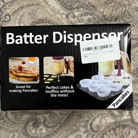 Batter Dispenser with Pink Lid New in box. Holds 4 cups - Picture 2 of 7
